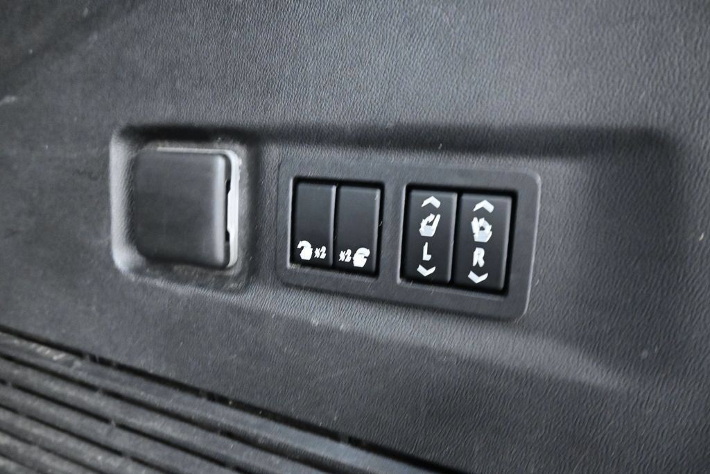 Used 2021 GMC Yukon XL Denali AWD/4WD image 26