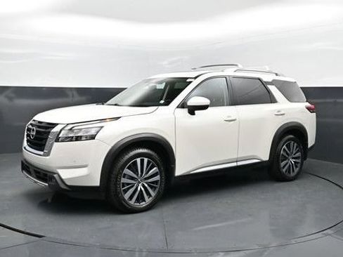Used 2022 Nissan Pathfinder Platinum w/ Cargo Package FWD image 1