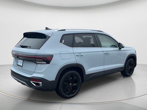 New 2026 Volkswagen Taos SE image 5