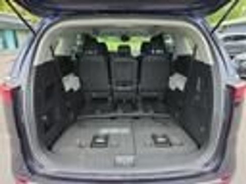Used 2024 Kia Carnival LX FWD image 4