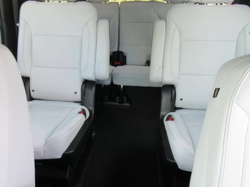 Used 2026 Chevrolet Suburban Premier AWD/4WD image 36