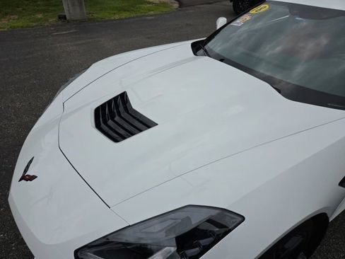 Used 2018 Chevrolet Corvette Stingray Coupe w/ 1LT RWD image 32