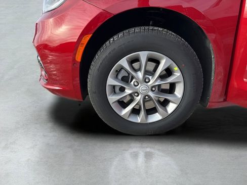New 2026 Chrysler Pacifica Limited w/ Uconnect Theater Family Group AWD/4WD image 40