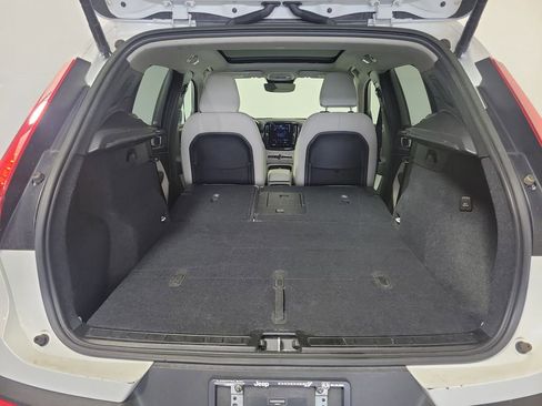 Used 2023 Volvo XC40 B4 Ultimate FWD image 27