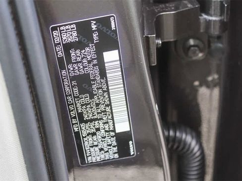 Used 2020 Volvo XC60 T5 Momentum w/ Protection Package Premier image 37