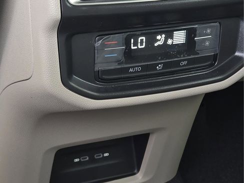 New 2026 Volkswagen Atlas SE image 12