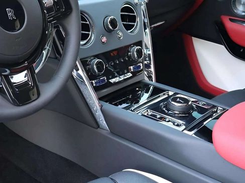 Used 2026 Rolls-Royce Cullinan AWD/4WD image 8