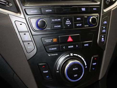 Used 2017 Hyundai Santa Fe Limited image 24