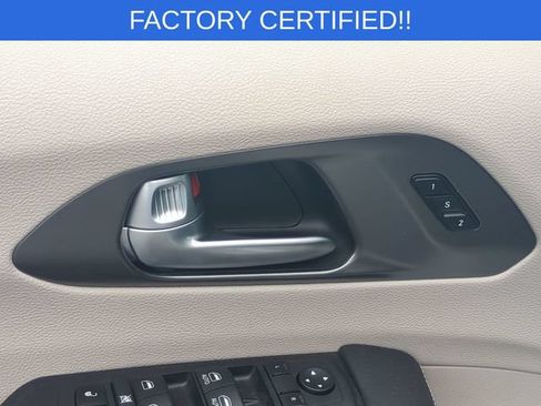 Certified 2024 Chrysler Pacifica Touring-L FWD image 13