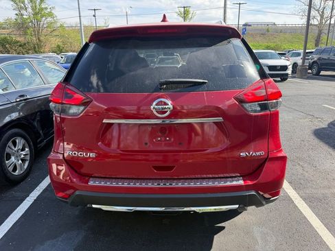 Used 2017 Nissan Rogue SV image 5