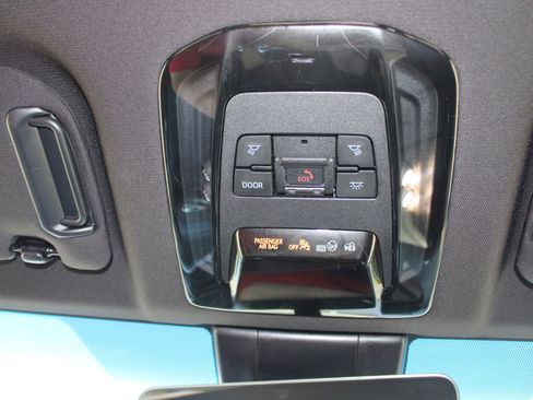 Used 2021 Toyota Venza XLE w/ Softex Package image 31