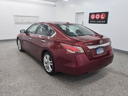 Used 2013 Nissan Altima 3.5 SL w/ Technology Pkg FWD image 5