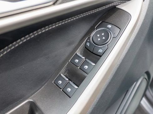 Used 2023 Ford Explorer XLT AWD/4WD image 17