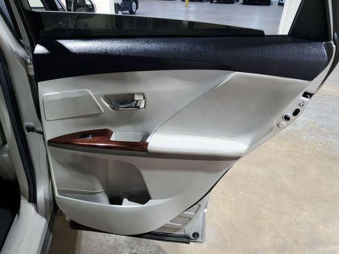 Used 2012 Toyota Venza Limited image 22
