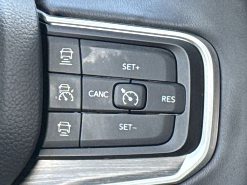 Used 2023 Jeep Wagoneer Series III w/ Preferred Equipment Group RWD image 19