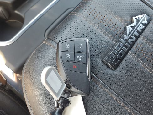 Used 2024 Chevrolet Silverado 2500 High Country image 31