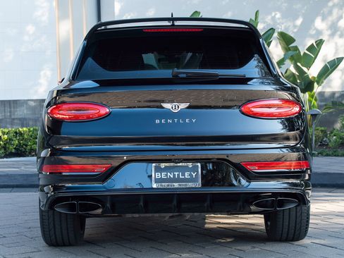 Used 2023 Bentley Bentayga Extended Wheelbase image 45