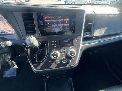 Used 2015 Toyota Sienna SE image 18