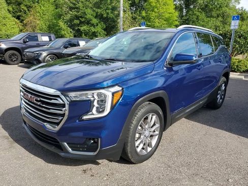 Used 2022 GMC Terrain SLT FWD image 2