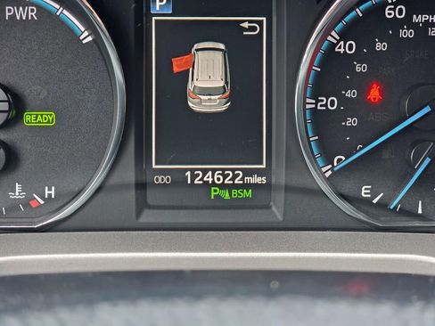 Used 2018 Toyota RAV4 Limited w/ Advanced Technology Package image 27