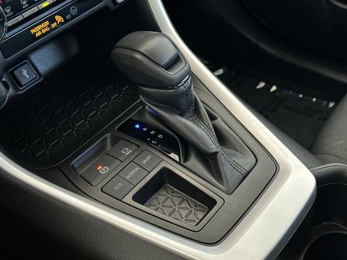 Used 2022 Toyota RAV4 XLE w/ Convenience Package FWD image 20