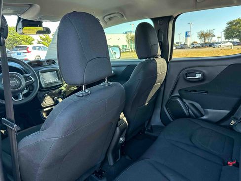 Used 2020 Jeep Renegade Latitude image 17