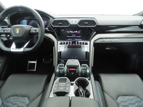 Used 2023 Lamborghini Urus S image 13