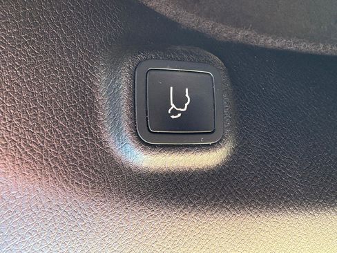 Used 2019 Jeep Cherokee Limited w/ Luxury Group image 15