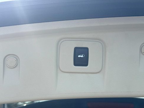 Used 2018 Nissan Murano Platinum w/ Cargo Package FWD image 17