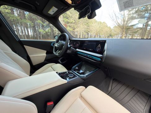 Certified 2025 BMW X3 xDrive30i w/ M Sport Package image 20