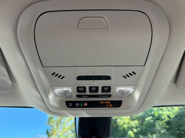 Used 2023 Buick Enclave Avenir w/ Avenir Technology Package AWD/4WD image 36