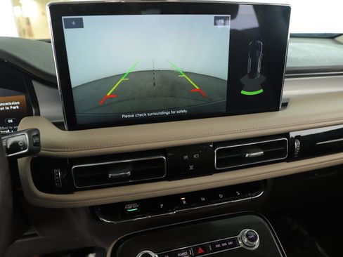 Used 2021 Lincoln Nautilus FWD w/ Equipment Group 101A image 14