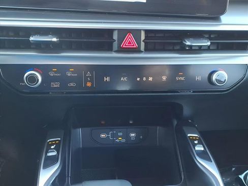 Used 2025 Kia Sorento S image 24