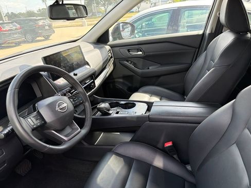 Used 2026 Nissan Rogue SL FWD image 2