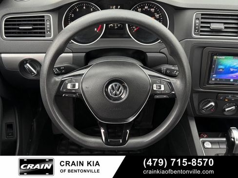 Used 2015 Volkswagen Jetta SE FWD image 13