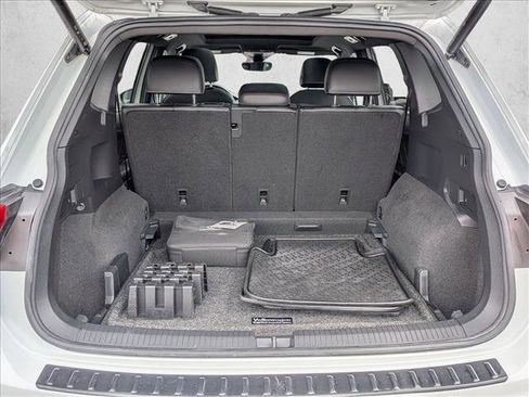 Used 2022 Volkswagen Tiguan SE R-Line image 6