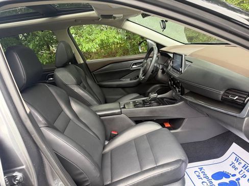 Used 2021 Nissan Rogue SV w/ Premium Package FWD image 19