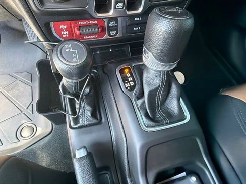 Used 2024 Jeep Gladiator Rubicon w/ Convenience Group AWD/4WD image 30