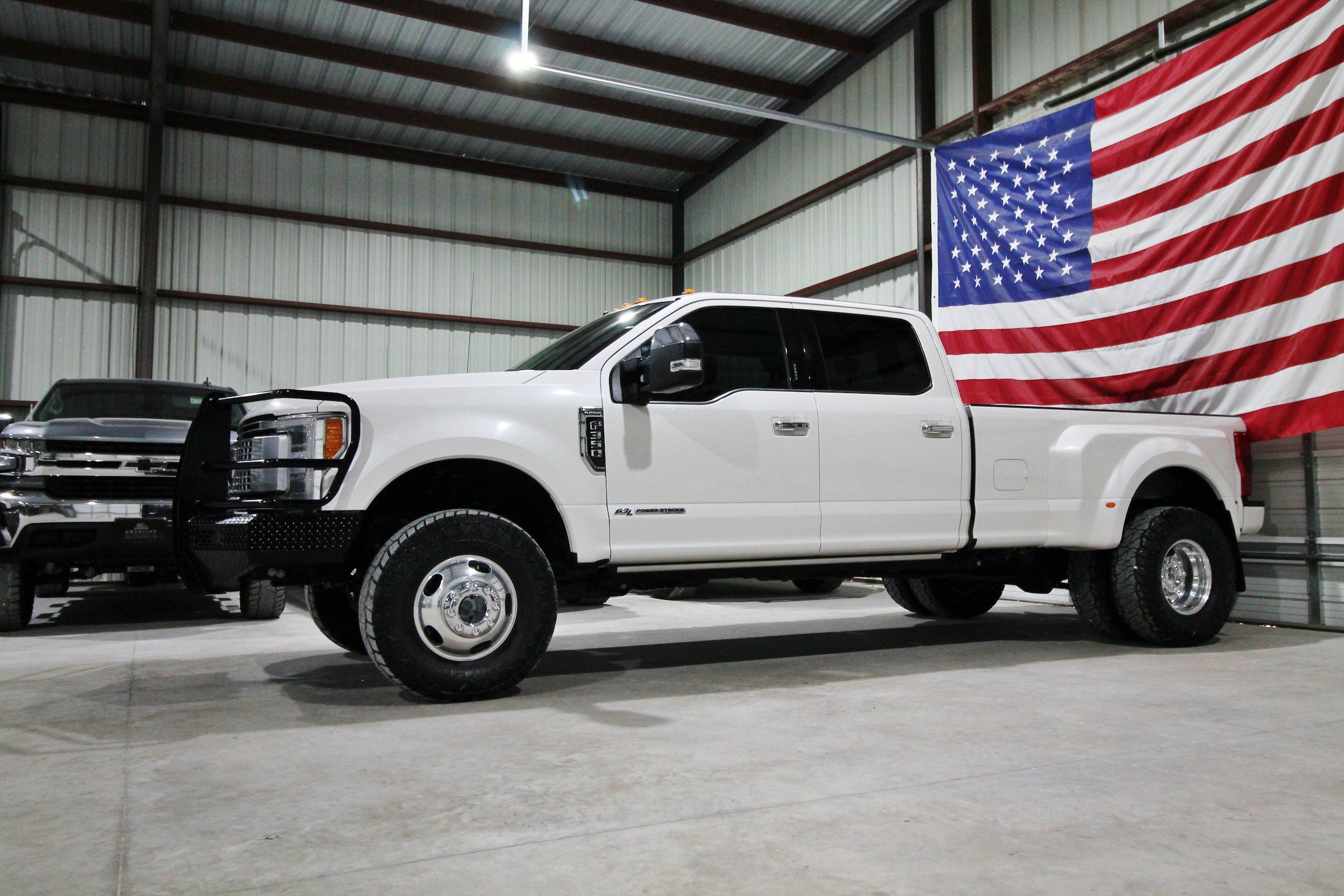 Used 2019 Ford F350 Platinum w/ Platinum Ultimate Package AWD/4WD image 4