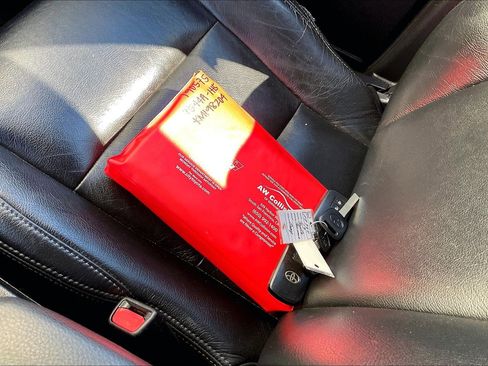 Used 2019 Toyota Tacoma TRD Off-Road w/ Technology Package image 11