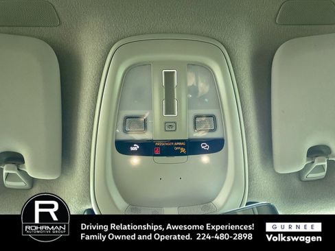 Used 2025 Volvo XC40 B5 Plus image 10