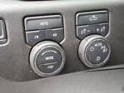 Used 2025 Chevrolet Silverado 1500 LT AWD/4WD image 17