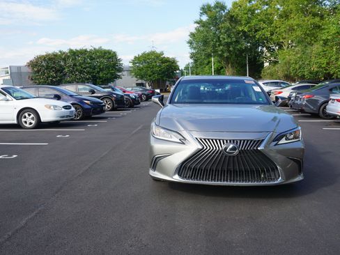 Used 2019 Lexus ES 350 FWD image 2