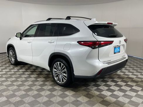 Used 2023 Toyota Highlander Platinum AWD/4WD image 14