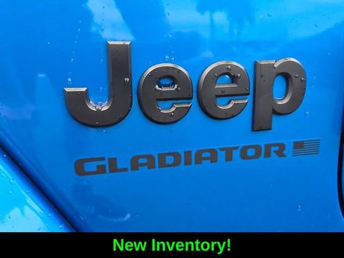 Certified 2025 Jeep Gladiator Sport AWD/4WD image 11