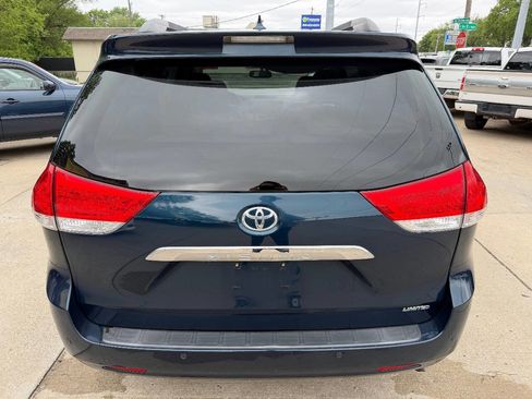 Used 2012 Toyota Sienna Limited w/ Premium Pkg FWD image 6