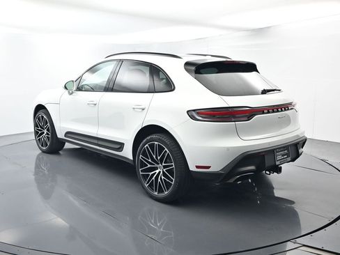 Certified 2025 Porsche Macan AWD/4WD image 3
