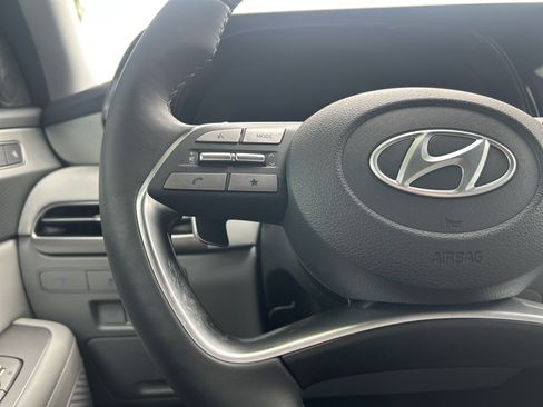 Used 2024 Hyundai Palisade SEL w/ Premium Package FWD image 5