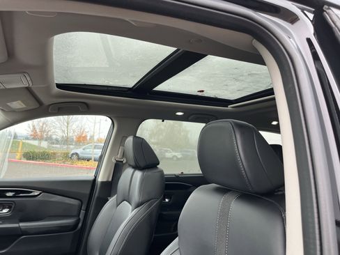 Certified 2023 Honda Pilot Touring image 18