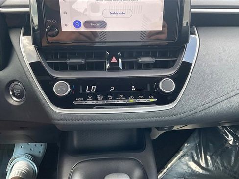 Used 2025 Toyota Corolla SE image 32